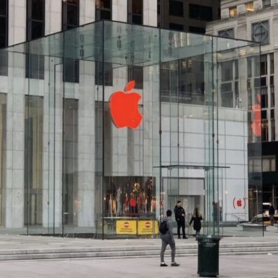 applestorefifthavenuered